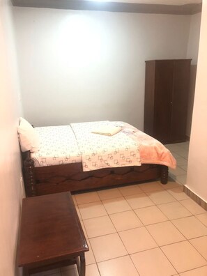 10 bedrooms, WiFi, bed sheets, wheelchair access