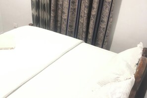 10 Schlafzimmer, WLAN, Bettwäsche, Rollstuhlgeeignet