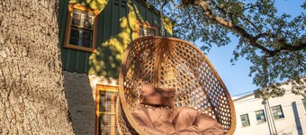 The Cozy Corner, Historic 1929 4-bedroom house in charming San Marcos. Book now