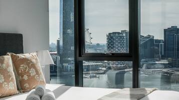 Cortinas blackout, tabla de planchar con plancha, cunas y wifi gratis