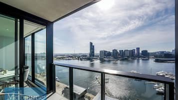 Cortinas blackout, tabla de planchar con plancha, cunas y wifi gratis