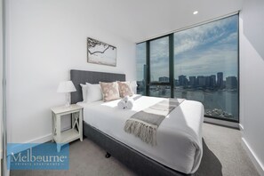 Two Bedroom Two Bathroom Apartments with Stadium & Harbour Views | Blackout curtains, iron/ironing board, cots/infant beds, free WiFi - Melbourne Private Apartments - Stadium and Harbour Views (Docklands)