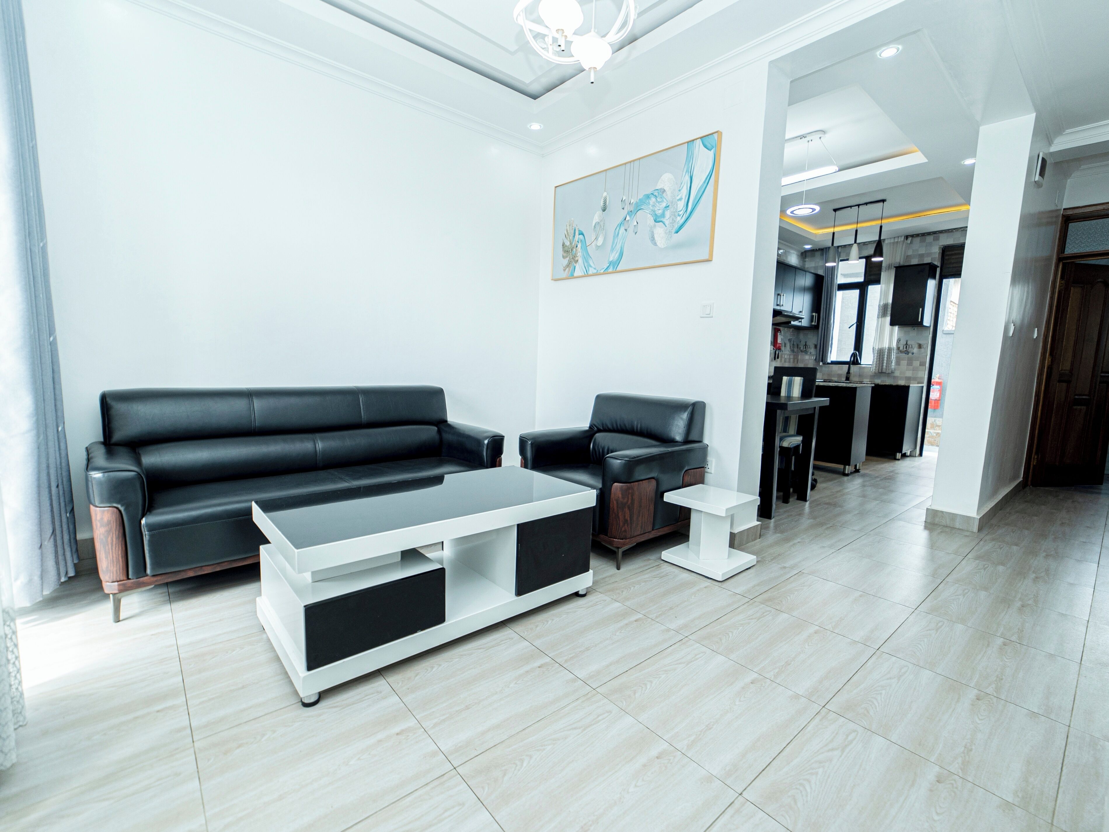 Televisión, chimenea y estéreo 