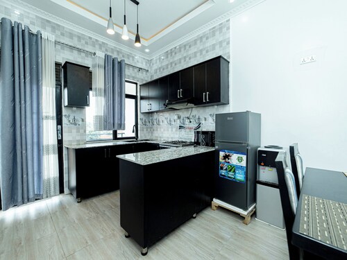 Apartment - Sleeps 4 - Parking - Balcony