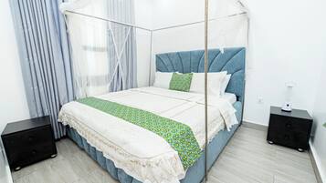 2 bedrooms, iron/ironing board, WiFi, bed sheets