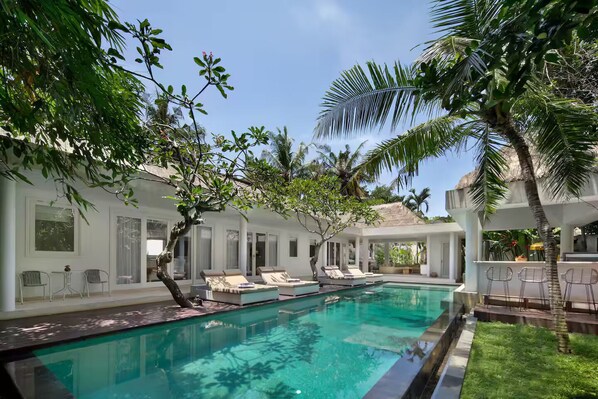 Pool - 4 bdr Jungle Oasis in Pererenan (Bali)