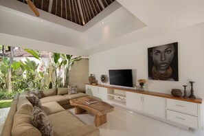 Living area - 4 bdr Jungle Oasis in Pererenan (Bali)