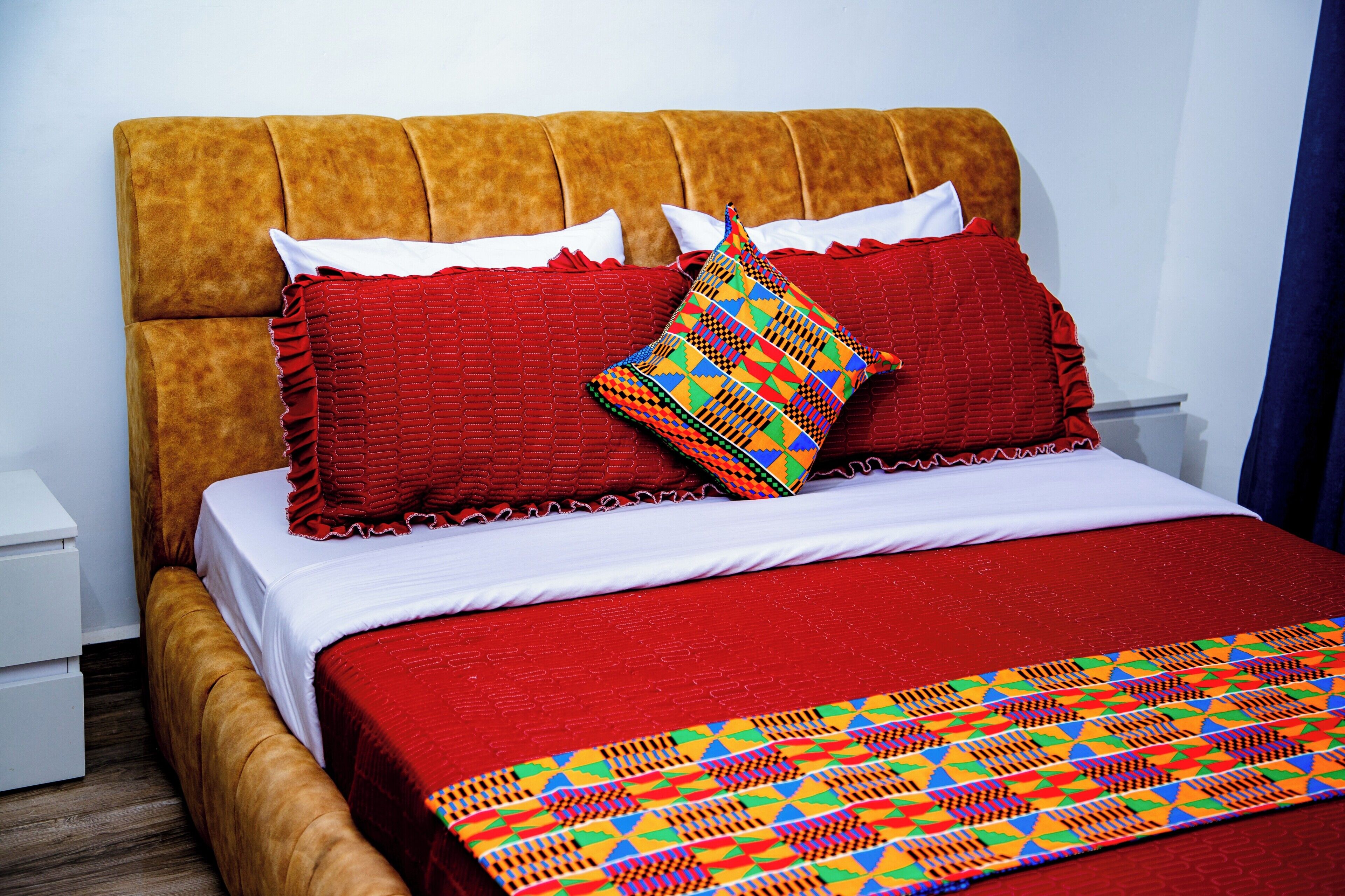 8 chambres, fer et planche à repasser, Wi-Fi, draps fournis