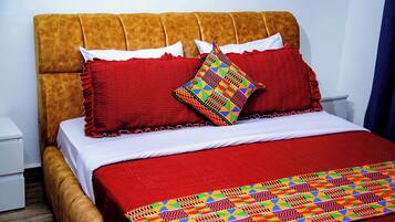 8 chambres, fer et planche à repasser, Wi-Fi, draps fournis