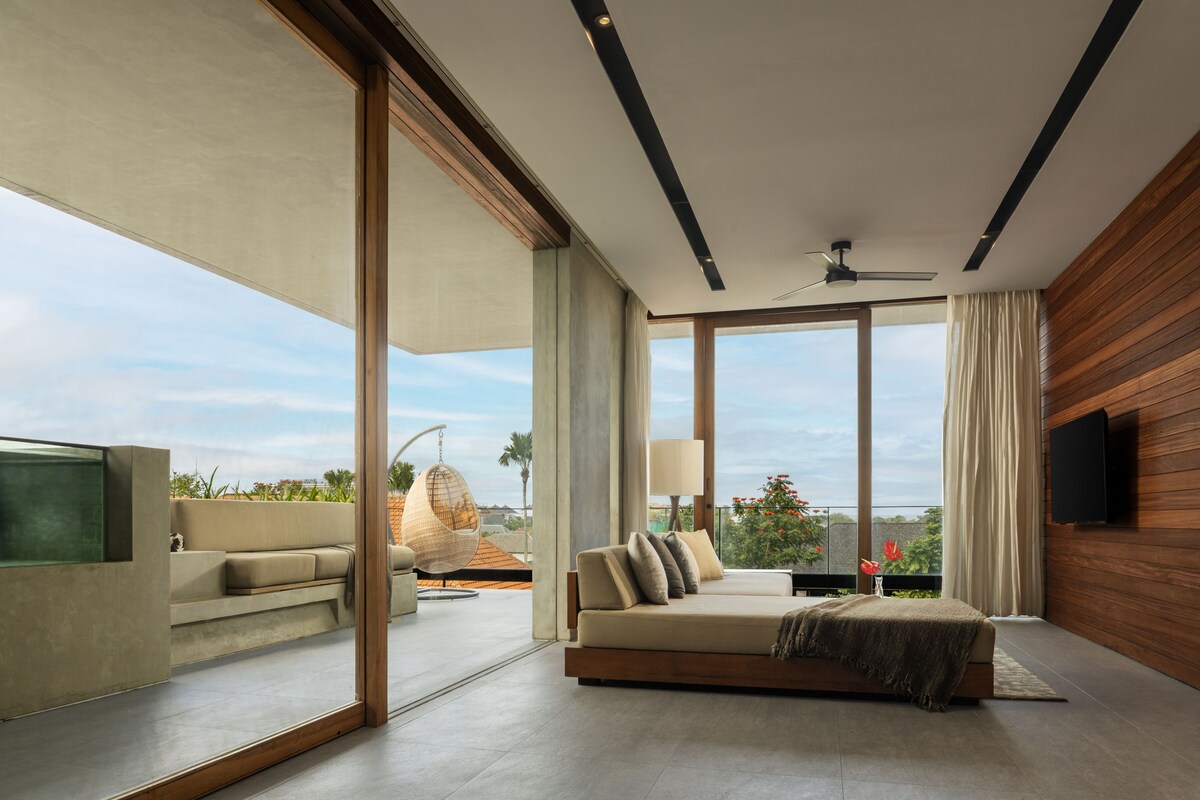 One-Bedroom Penthouse | Living room