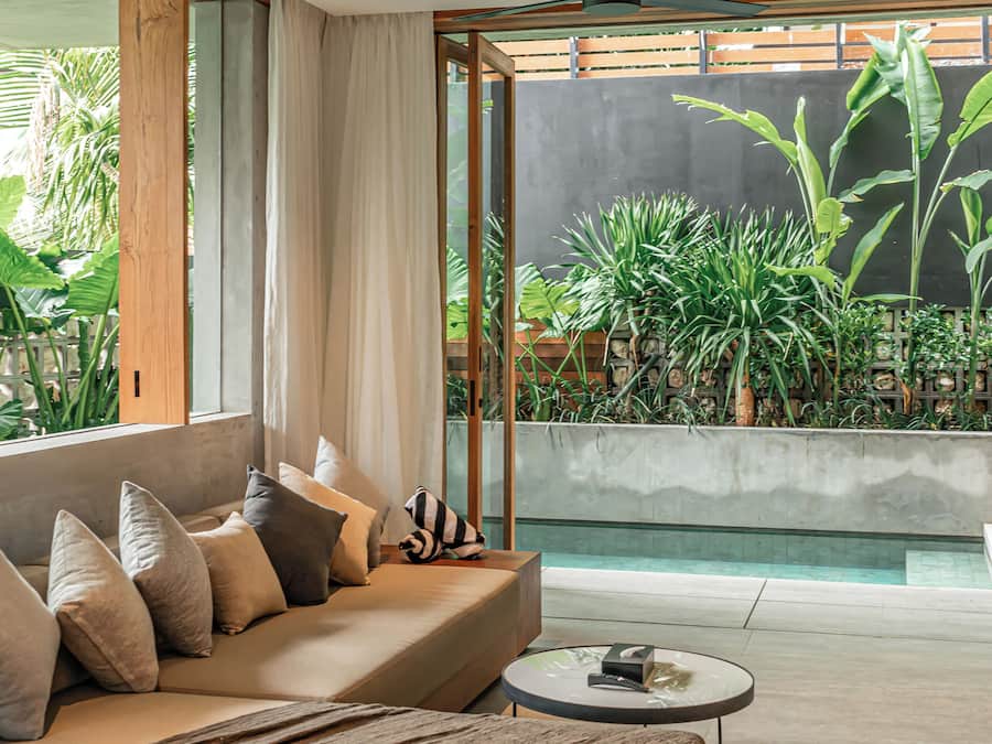 One-Bedroom Deluxe Apartment with Garden | Living area | Flat-screen TV