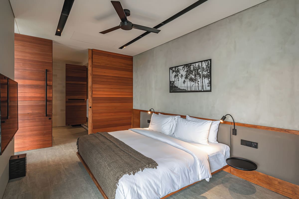 One-Bedroom Penthouse | In-room safe, desk, free WiFi, bed sheets