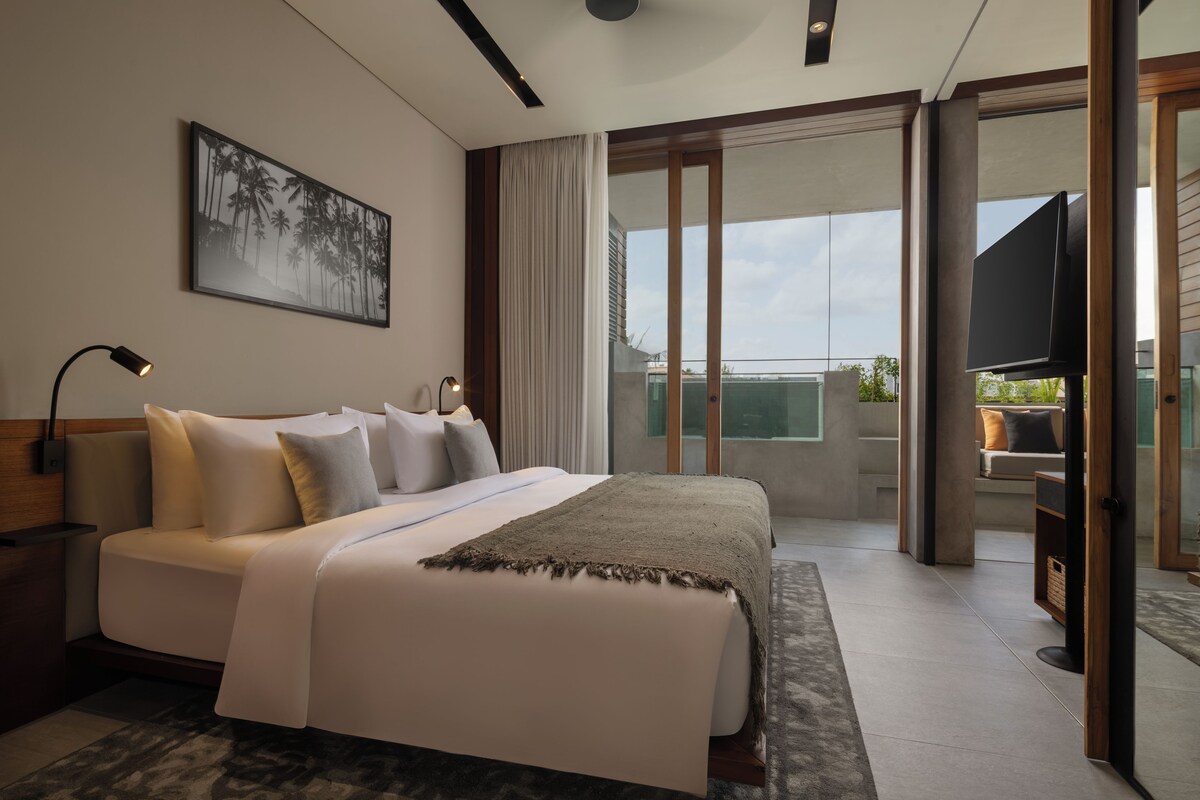 One-Bedroom Apartment with Balcony & Hot Bath