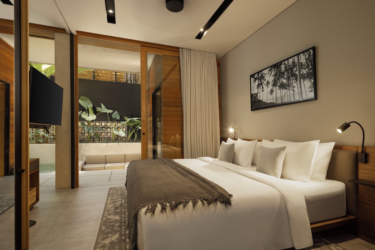 One-Bedroom Apartment with Garden