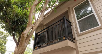 SAN ANTONIO COZY, QUICK AND QUIET ONE BRM GATEAWAY. RIVERWALK/ SEAWORLD CLASS!