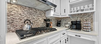 Austin Music Retreat - Spacious 5BR home w/ private pool & game room near Austin