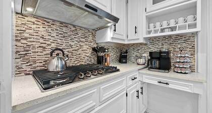 Austin Music Retreat - Spacious 5BR home w/ private pool & game room near Austin