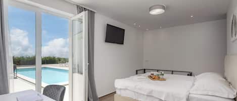 Iron/ironing board, free WiFi, bed sheets, wheelchair access