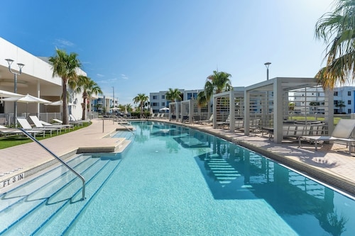Daytona 2BR Getaway Parking Family & Pet-friendly