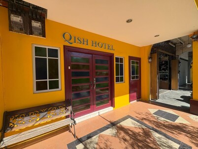 Qish Hotel