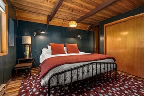 3 bedrooms, WiFi, bed sheets - Charming, rustic cabin on the golf course (Packwood)