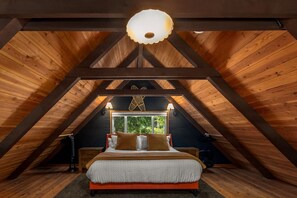 3 bedrooms, WiFi, bed sheets - Charming, rustic cabin on the golf course (Packwood)