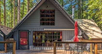Charming, rustic cabin on the golf course