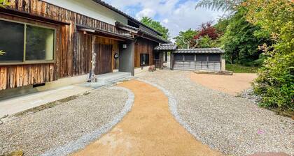 Comfortable 150-year-old traditional Japanese-style inn near the ruins of Takeda Castle floating on the sea of clouds.