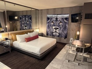 1 quarto, cofres nos quartos, escrivaninha