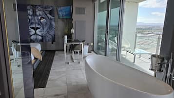 1 bedroom, in-room safe, desk, iron/ironing board