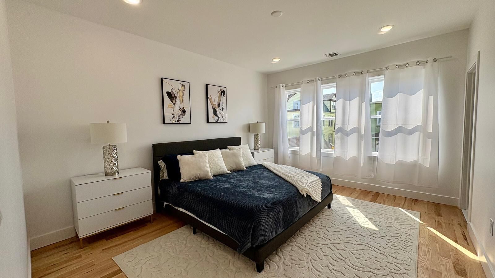 3 quartos, cofres nos quartos, ferros/tábuas de passar roupa