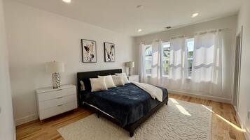 3 quartos, cofres nos quartos, ferros/tábuas de passar roupa