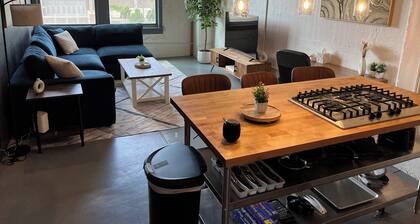 NEW!! Luxury Downtown 2BR Loft with Parking