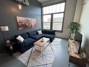 Smart TV - NEW!! Luxury Downtown 2BR Loft with Parking (Salt Lake City)