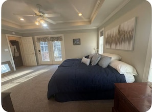 3 bedrooms, iron/ironing board, WiFi, bed sheets