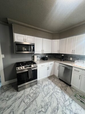 Fridge, microwave, oven, stovetop - Spacious 4-bedroom fully remodeled home in charming Sandusky (Sandusky)