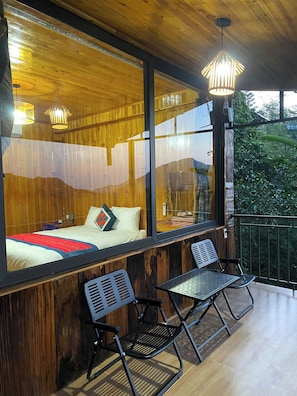 Quarto casal luxo, vista para a montanha | Espaço de trabalho para notebook, quartos à prova de som