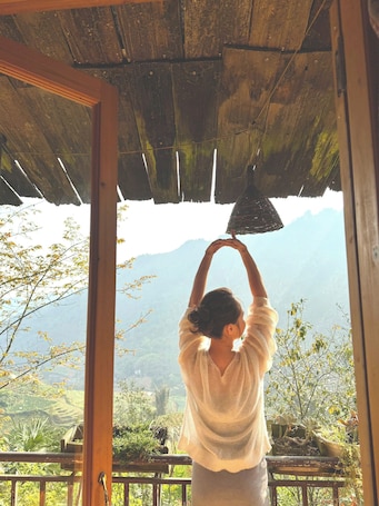 Traditional Triple Room, Mountain View | Laptop workspace, soundproofing, free WiFi