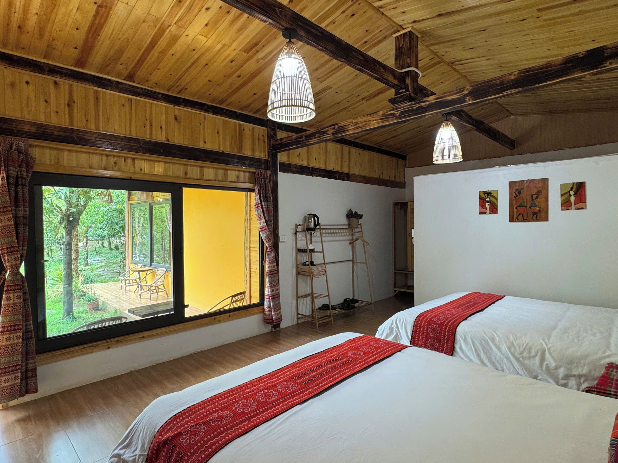 Chambre quadruple familiale, vue sur la vallée | Espace de travail pour ordinateurs portables, système d’insonorisation