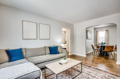 Walk to Wesley Hospital - Pickle Ball & Bikes!