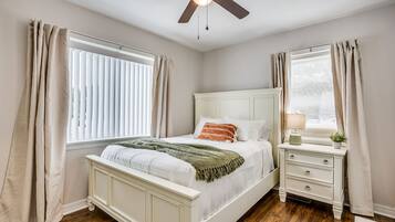 2 bedrooms, iron/ironing board, free WiFi, bed sheets