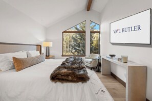 6 bedrooms, desk, iron/ironing board, WiFi - Vail Village Riverfront Retreat (Vail)