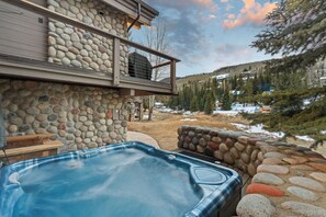 Tina de hidromasaje al aire libre