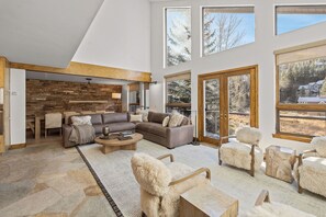 Télévision, cheminée