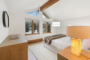 6 Schlafzimmer, Schreibtisch, Bügeleisen/Bügelbrett, WLAN
