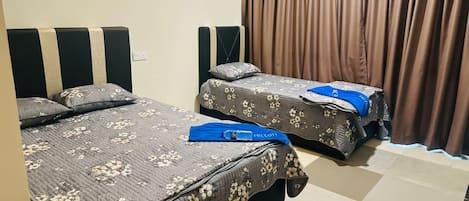 Quarto triplo standard | Wi-Fi de cortesia, roupa de cama