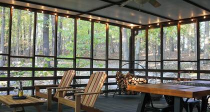 Cozy & Curated w Fire Pit, Fireplace & Fast WiFi