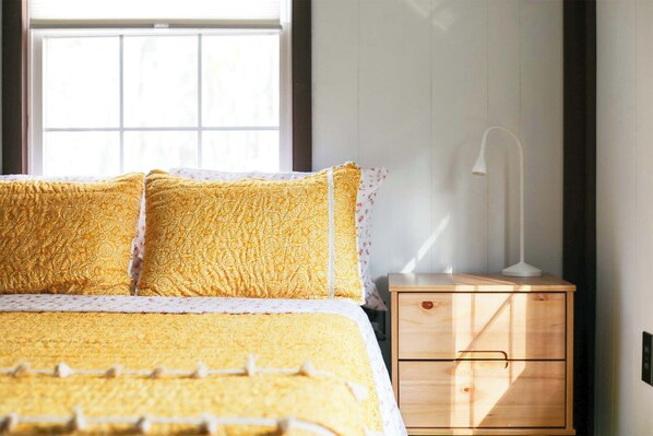 Iron/ironing board, WiFi, bed sheets