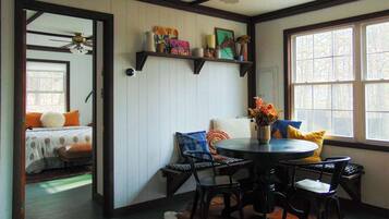 2 多间卧室、熨斗/熨衣板、WiFi、床单