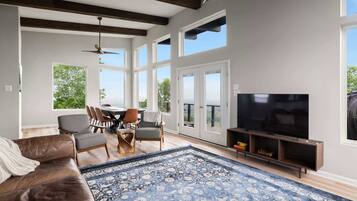 TV, fireplace